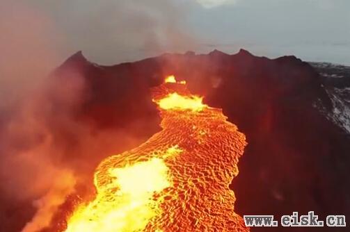 震慑人心的火山岩浆 无人机拍摄冰岛火山熔岩河