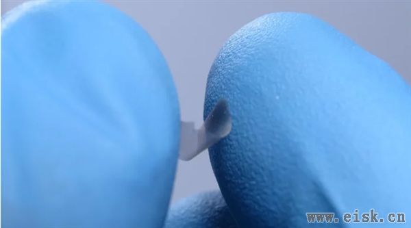 新型纳米材料：这个材料比纸还薄 比钢还硬