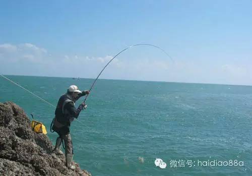 海竿中鱼之后避免跑鱼的正确收线方法