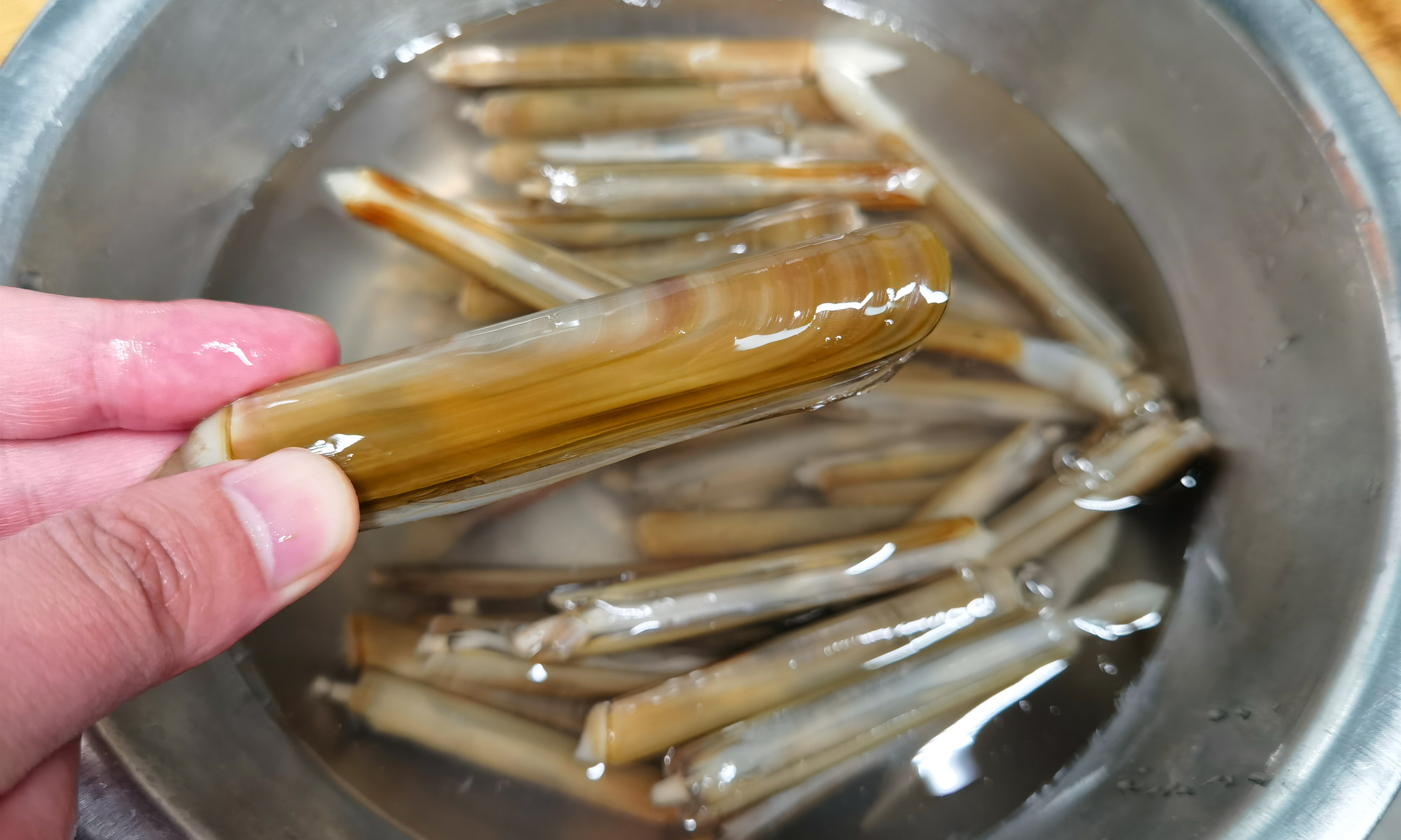活了30年，这种海鲜从来不用买，想吃就去海边挖，几分钟挖一大桶